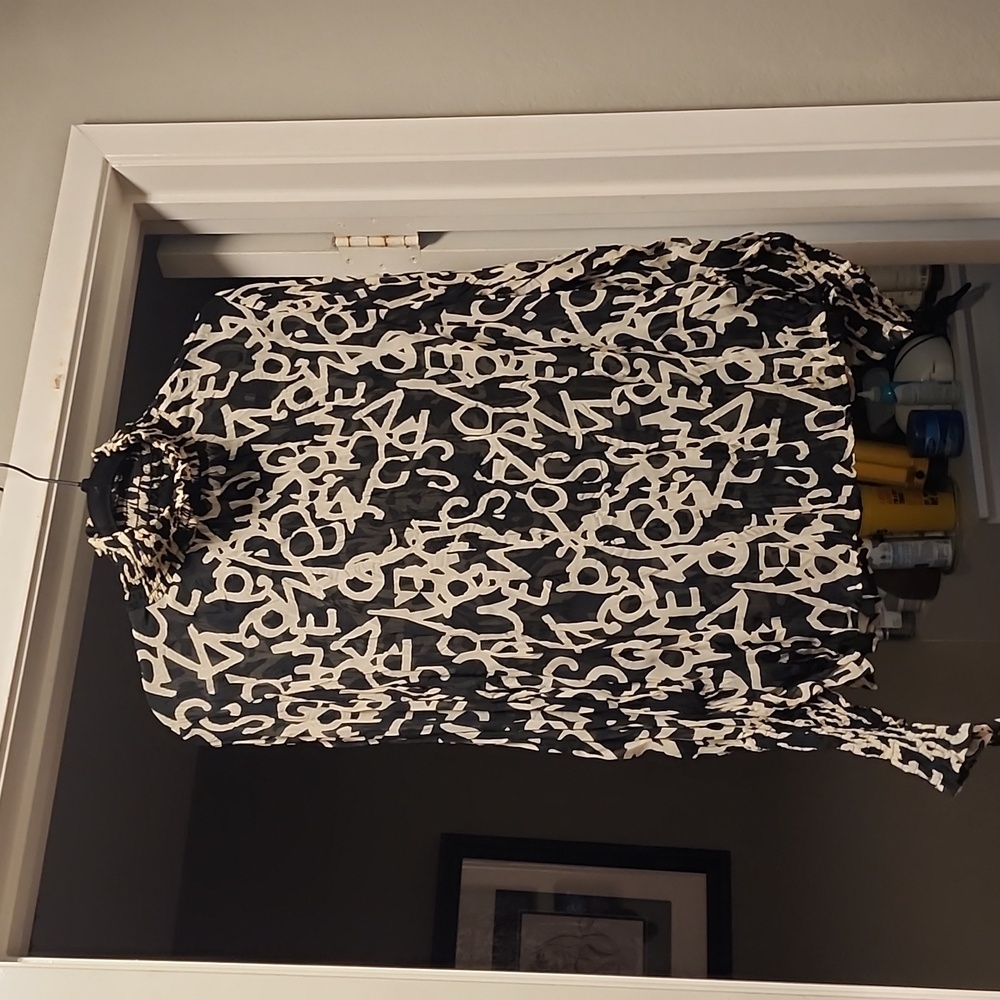 H&M Black and Cream pattern turtle neck top